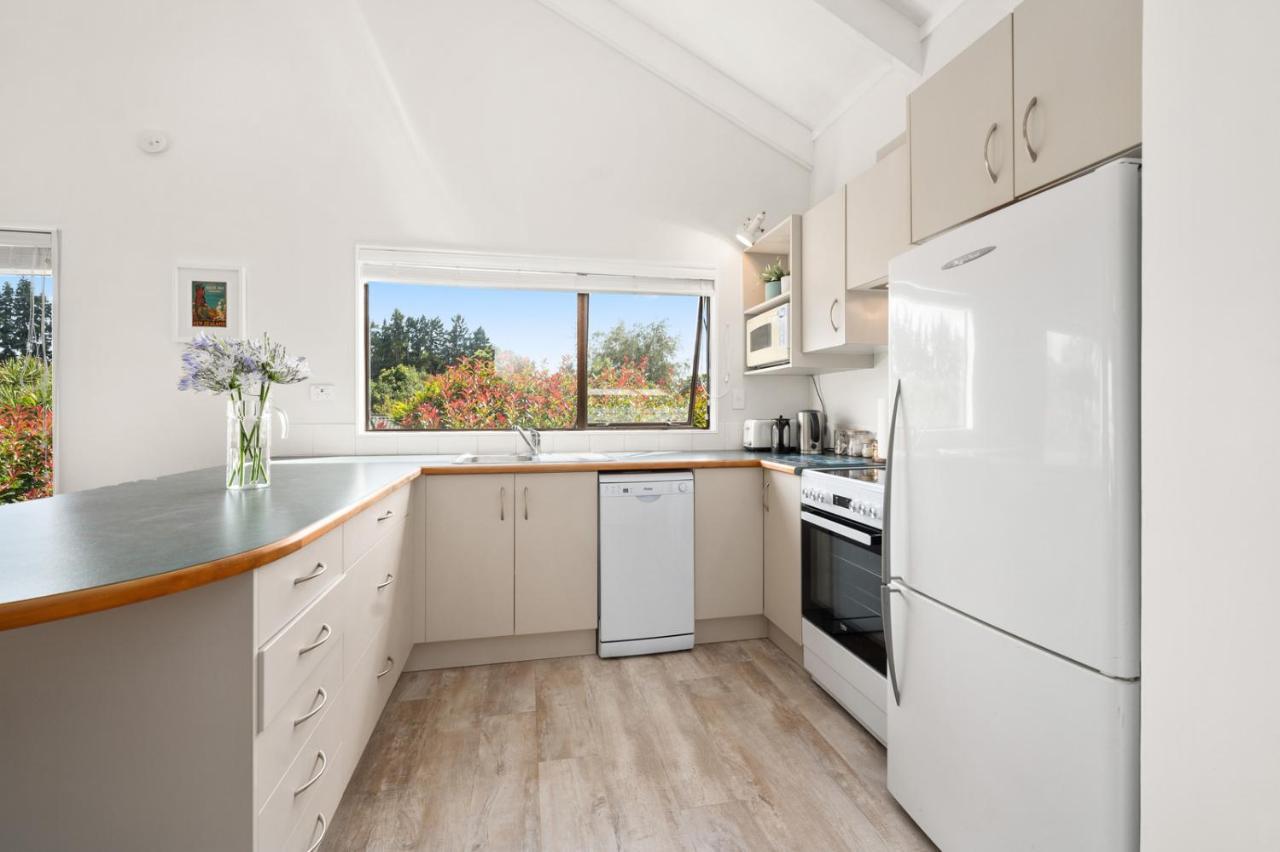 Waitahanui Lake House - Lake Taupo Holiday Home Exterior foto