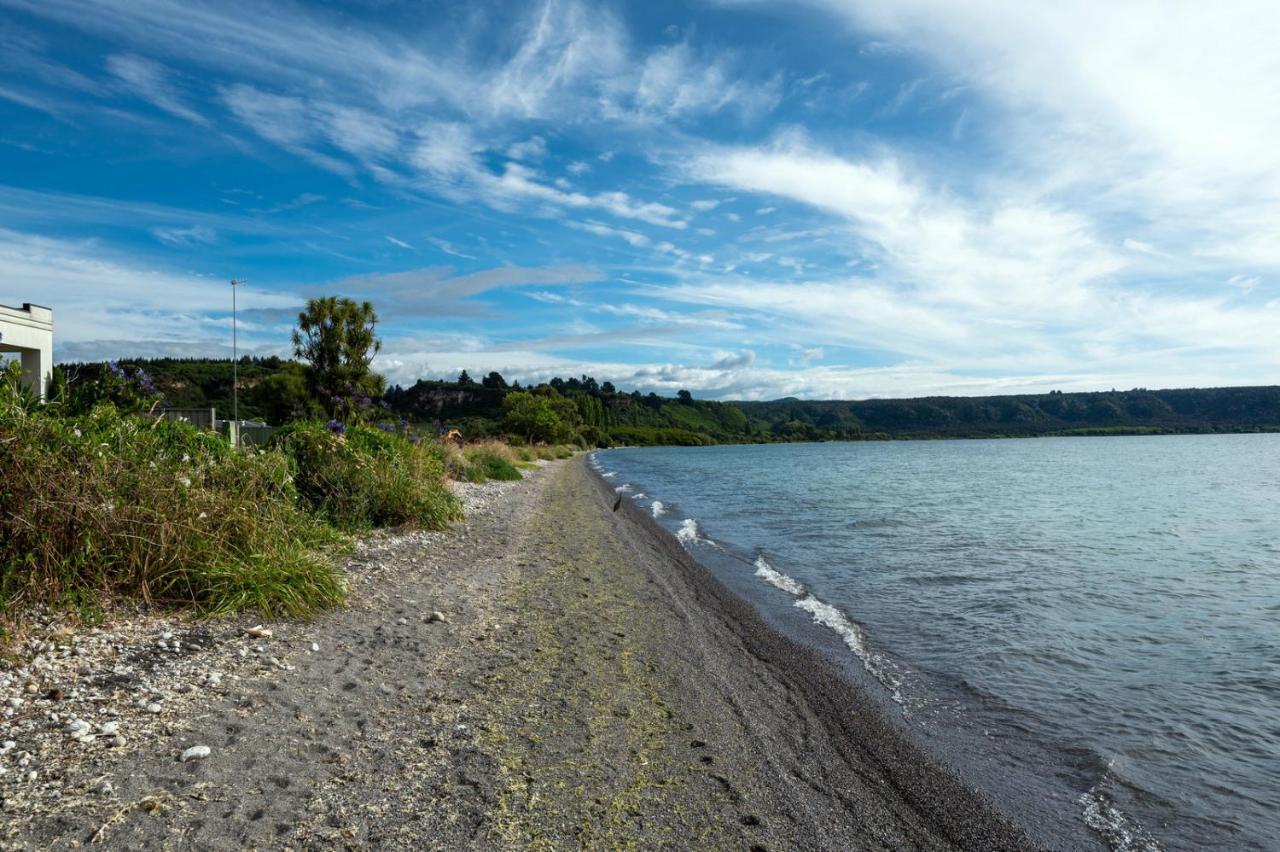 Waitahanui Lake House - Lake Taupo Holiday Home Exterior foto